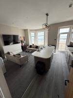 Stunning Sea View Apartment With Balcony & Parking - B&B Rhôs-on-Sea