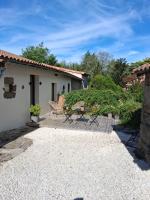 Fig Tree Cottage 1 x Super King or 2 x Single Beds - Bed and Breakfast Busserolles