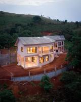 A Hilltop Nature Retreat in Wayanad - B&B Tindummal