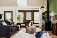 Cozy Hilltop Cabin with Hot Tub & Forest Views - B&B Pigeon Forge