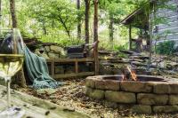 Cozy Hilltop Cabin with Hot Tub & Forest Views - B&B Pigeon Forge