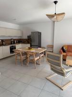 La Datcha - New T3 with balcony & parking near train station - B&B Aix-les-Bains