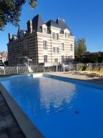 200m de la mer Piscine WIFI T2 41m2 4 pers 1 chambre refait à neuf hypercentre - Chambres d'hôtes Cabourg