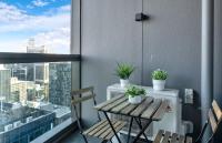 Lvl 42 2B1B Apartment with City Views - Central CBD Location - Ferienwohnung Melbourne