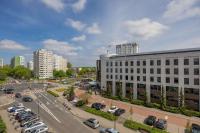 Modern and Bright Apartment with Parking Perfect for Remote Working by Noclegi Renters - B&B