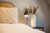 Stylish Coastal Living in the Heart of Dartmouth - Chambres d'hôtes Dartmouth