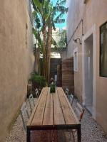 Maison des Remparts Intra-Muros spacieuse Patio avec Bassin Wifi Parking Gratuit - Chambres d'hôtes Aigues-Mortes