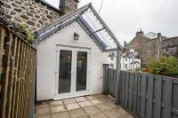 Cosy townhouse with log burner - B&B Dolgellau