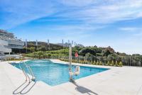 Oceana Breeze Apartment with Pool View - Bed and Breakfast Estepona