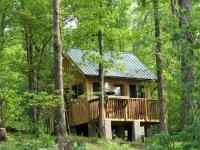 Rustic Cabin Rental with Stunning Forest Views in the Ozarks, Missouri - B&B