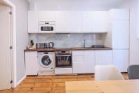 Stunning 2-BR Apartment in The Nook with Lift Access and Prime Central Location - Chambres d'hôtes Gibraltar