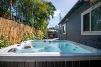 Stylish Cottage Retreat, Hot Tub, Bikes, Beach - Bed and Breakfast West Palm Beach