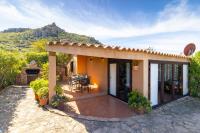 Relax Vista Mare in Villetta Moderna con Ampio Giardino in Costa Paradiso - Bed and Breakfast
