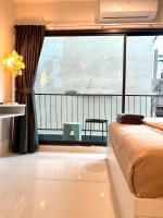 One-Bedroom Apartment with Balcony