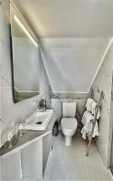 Basic Double Room - Skylight Star