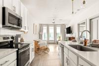 Elegant Downtown Retreat | King Bed & Pearl Close - B&B San Antonio