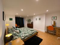 Spacious Double Apartment in Folkestone with parking - Bed and Breakfast Folkestone