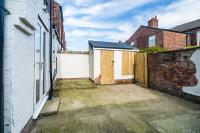 Number 28 - Stylish Town House - 5 bedrooms ALL en suite - B&B Wallasey