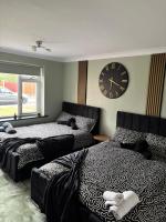 Stunning 2 Bed Flat With Games Table BHX NEC - Bed and Breakfast Birmingham