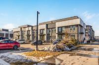 Tropical Caribbean-Themed Cozy Getaway - King Bed-Free Parking - B&B Calgary