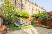 London Stratford - Spacious 2 bed flat with secured parking & private garden - B&B Londra