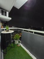 Cozy 2BR 2BA 2 Balconies Manhattan Heights Cubao - B&B Manila