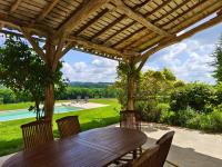 Gite Le Solquirit - avec piscine et vue imprenable - B&B Condom