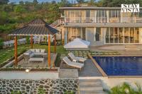 StayVista at Villa Eleve with Bonfire, Pool & Gazebo - Chambres d’hôtes Lonavla