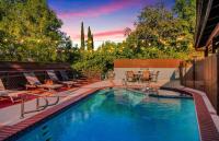 Mulholland Drive with Spa & Game Room - B&B Los Angeles