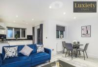 Modern 1BR Flat - Walkable High Street Stay - Bed and Breakfast Southend-on-Sea