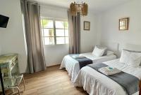 Camera Doppia con Letti Singoli e Bagno in Comune