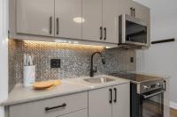Adrians Suites - B&B