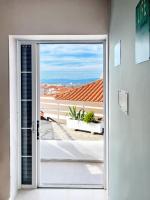 Rona Vista Suites cozy veranda - Bed and Breakfast Polychrono