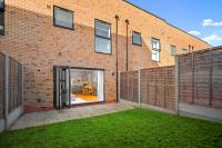 Stylish Four Bedroom Townhouse - City Centre - Netflix - Parking - Garden - Balconies 11SL - Chambres d'hôtes Birmingham