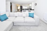 Regal House by True Stays - 3 Bedroom House in Stoke-on-Trent - B&B