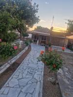 Kikas Stone House - Bed and Breakfast Ávato