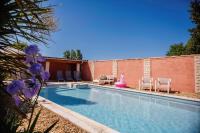 Charmante maison - piscine privée, Calme & Nature - Bed and Breakfast Mollégès