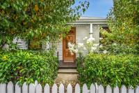 Beautiful home in Sandy Bay - Chambres d'hôtes Suntop