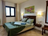 Tropical Pool View - By Bobbywashere - Ferienwohnung Santa Maria