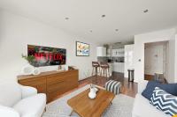 SG, Charming Chelsea Balcony Suite - B&B