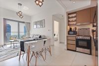 Sea & City Views - Burj Crown - 5 Min Walk to Mall - B&B Dubai