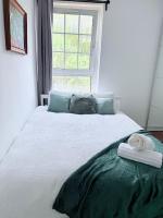 East End Escape - For 6ppl near Central LONDON - 3mins to DLR overground - B&B