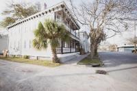 3-Bedroom with Balcony Walk to Forsyth Park - Chambres d'hôtes Savannah