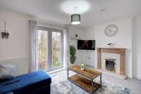 Spacious 4 Bed Preston Home with Garden & Parking - B&B