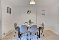 Spacious 4 Bed Preston Home with Garden & Parking - Ferienwohnung Preston