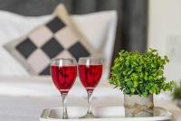 THE BLUE BERRY BY HiLL CREST I 2BHK APARTMENTS I AC I ROOF TOP MODERN CAFE I - B&B