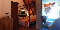 Kamer met Kingsize Bed en Uitzicht op de Tuin