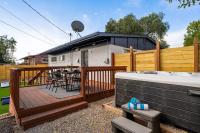 Mini Golf • Fire Pit • Hot Tub | Game House for 14 - B&B Arvada
