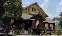 Roomstay "Ghumah Uwan" bilik kayu - B&B Kampung Batu Kikir