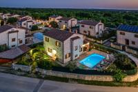 Villa San Andrea - ideal for families, 8 adults, 2 children up to 5 years, 1 children up to 1 years - Chambres d'hôtes Svetvinčenat